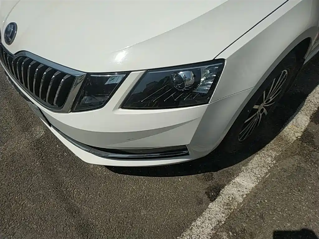Skoda Octavia 2018 — фото 24
