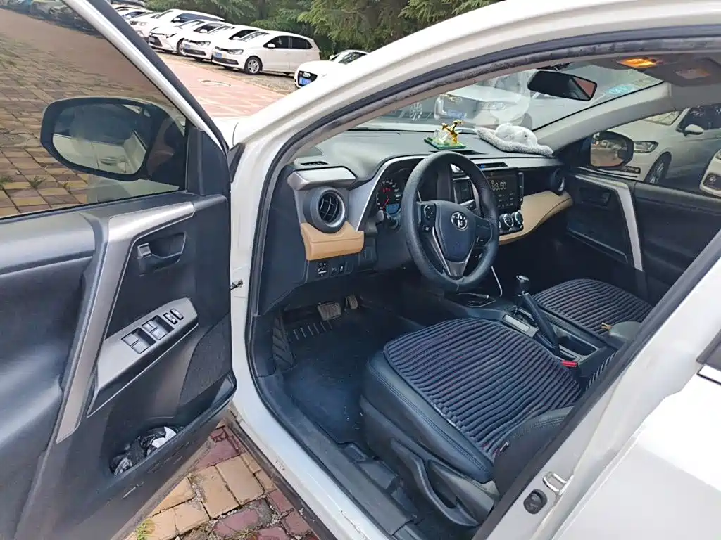 Toyota RAV4 2018 — фото 14