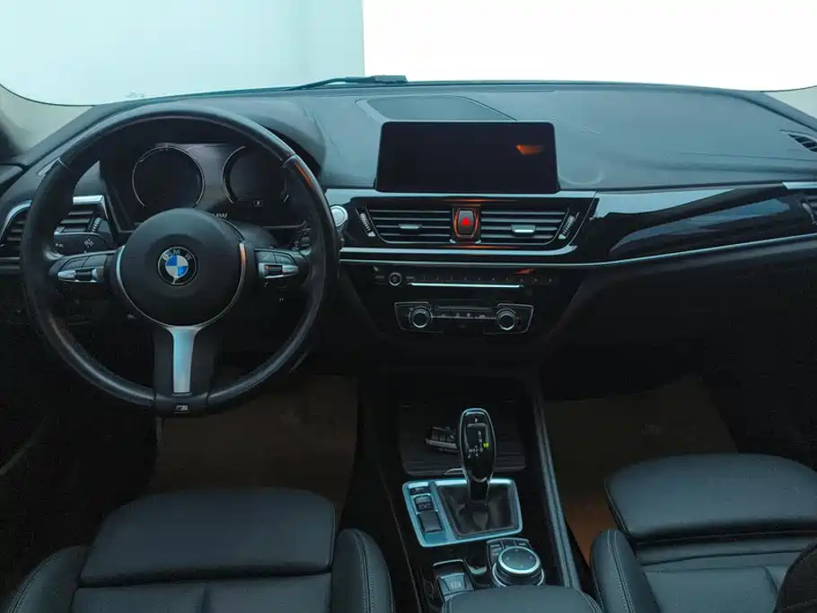 BMW 1 Series 2021 — фото 12