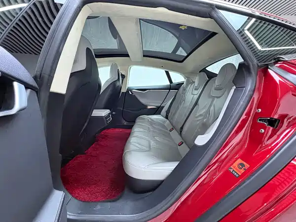 Tesla Model S 2015