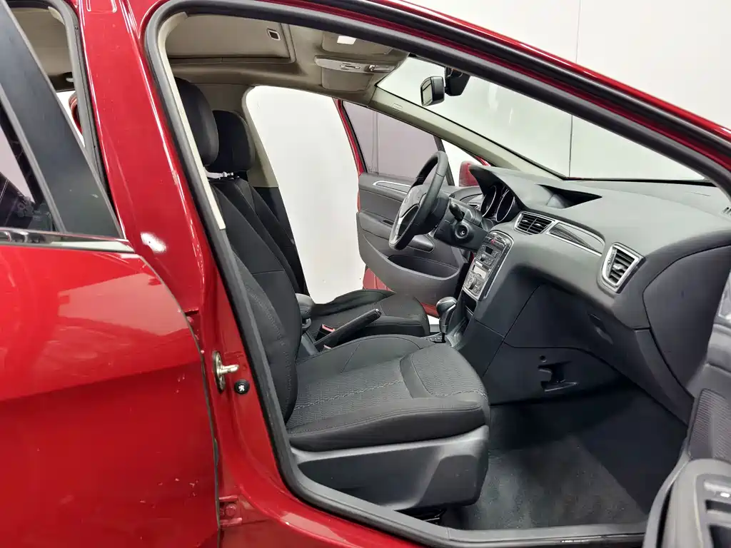 Peugeot 308 2015 — фото 13