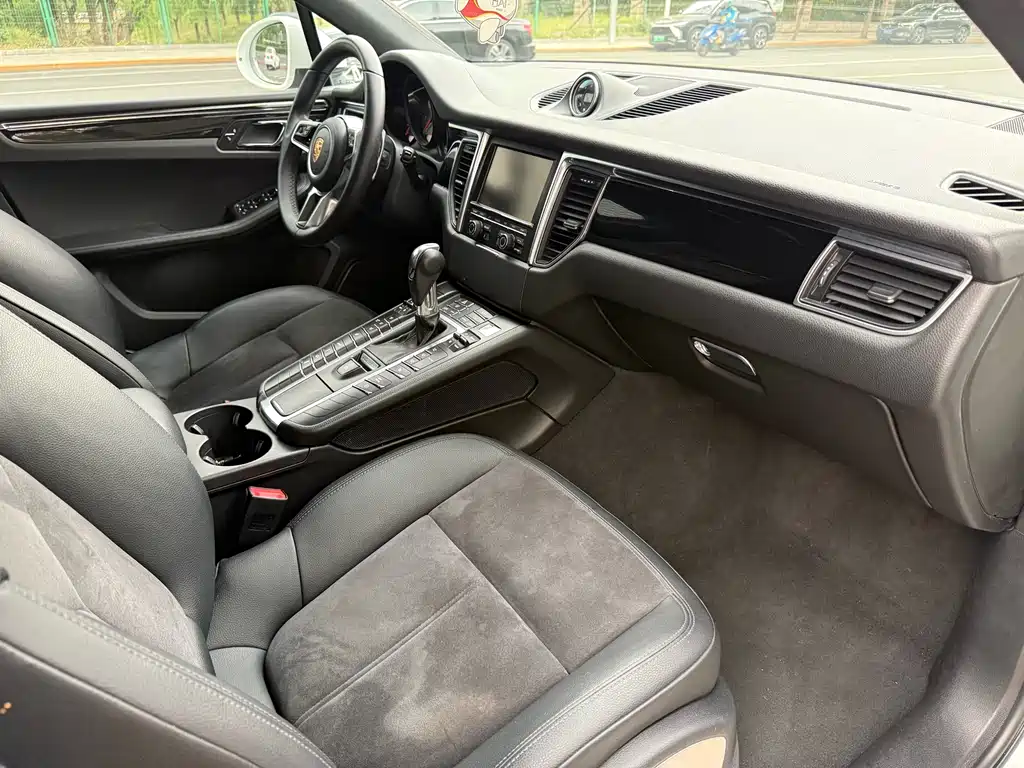 Porsche Macan 2015 — фото 23
