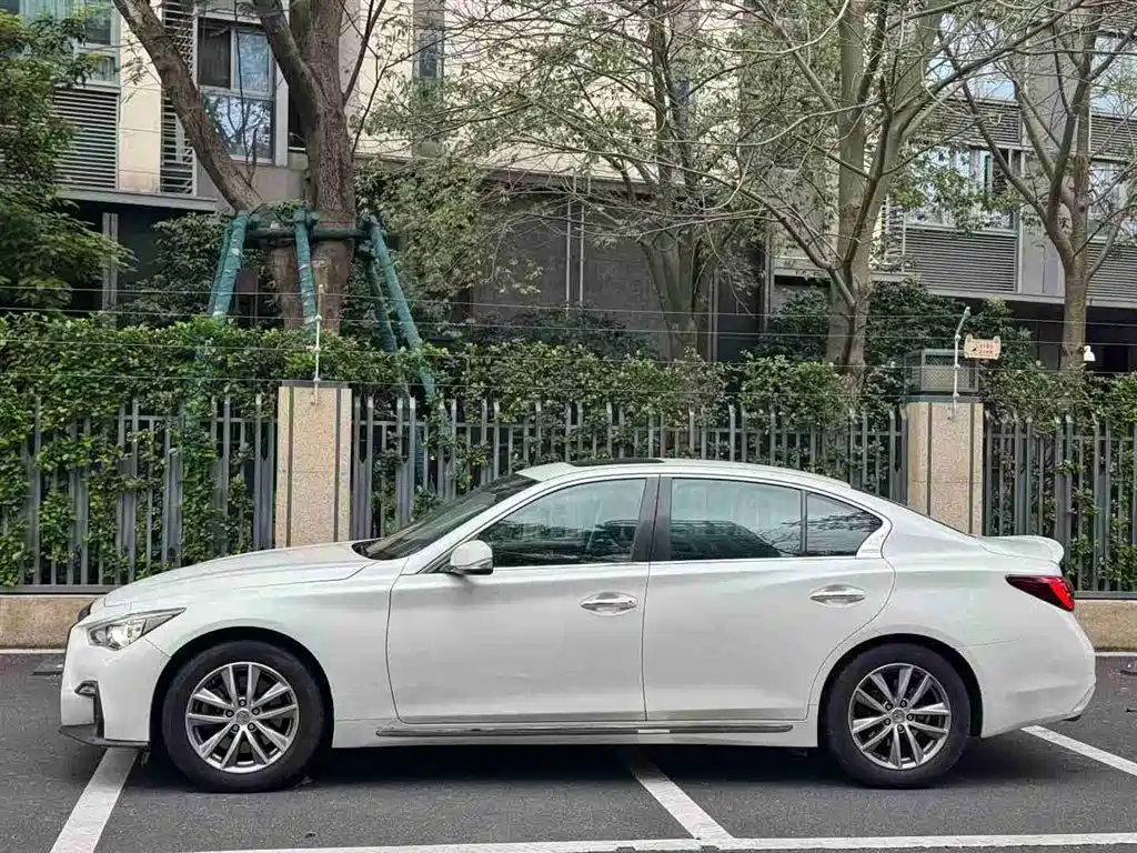 Infiniti Q50L 2018 — фото 2
