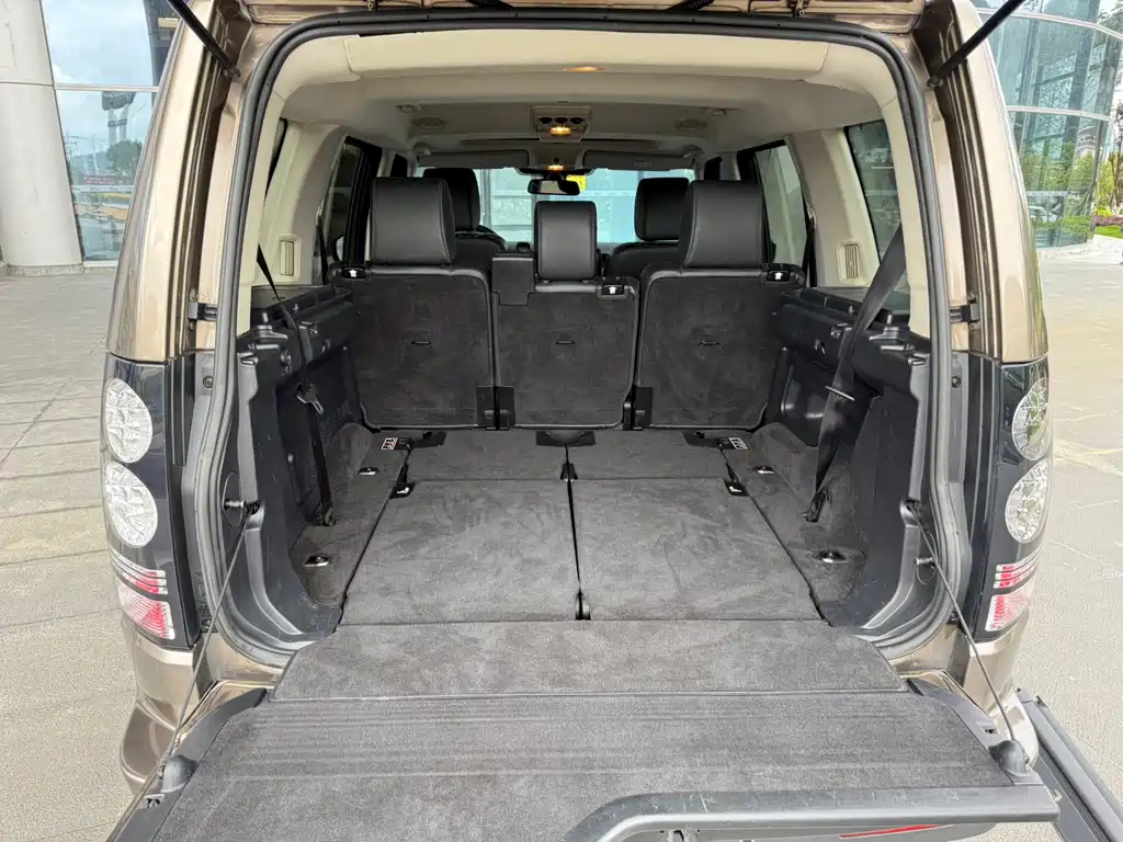 Land Rover Discovery 2014 — фото 18
