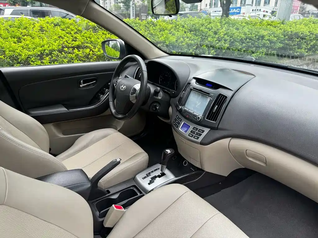 Hyundai Elantra 2015 — фото 11