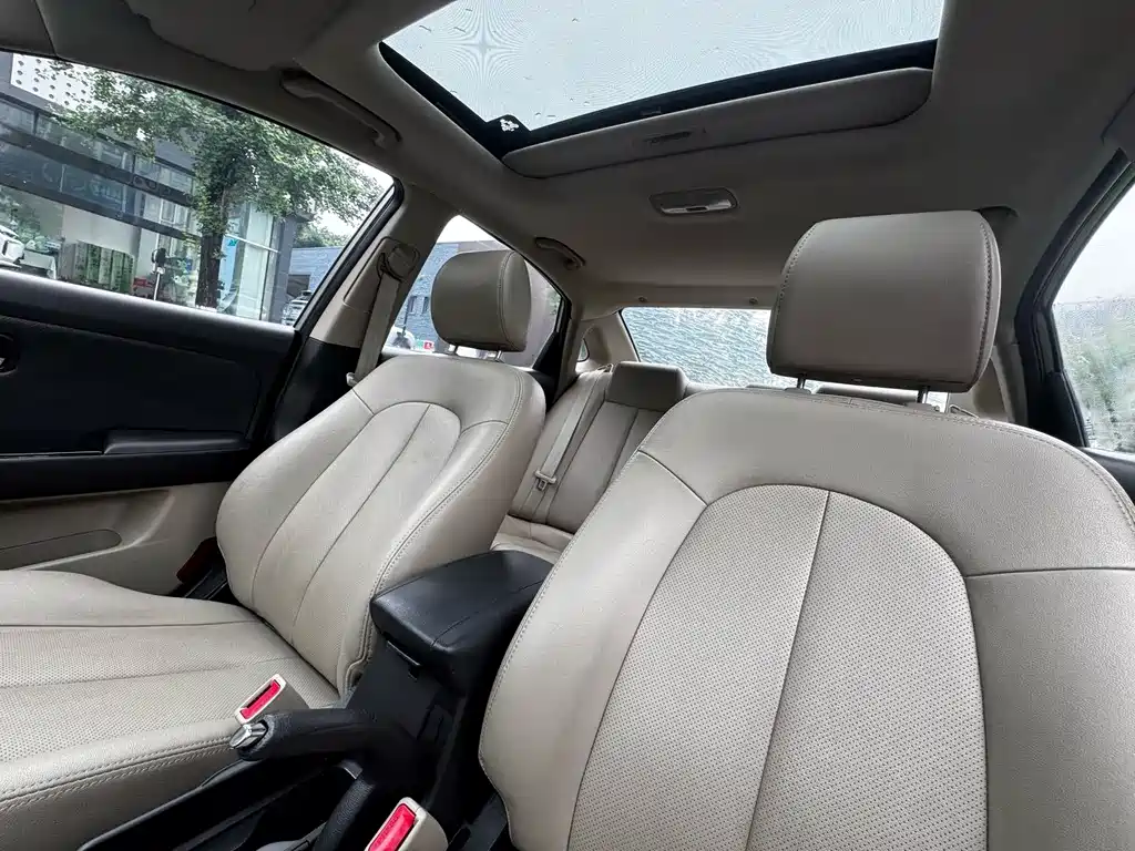 Hyundai Elantra 2015 — фото 6