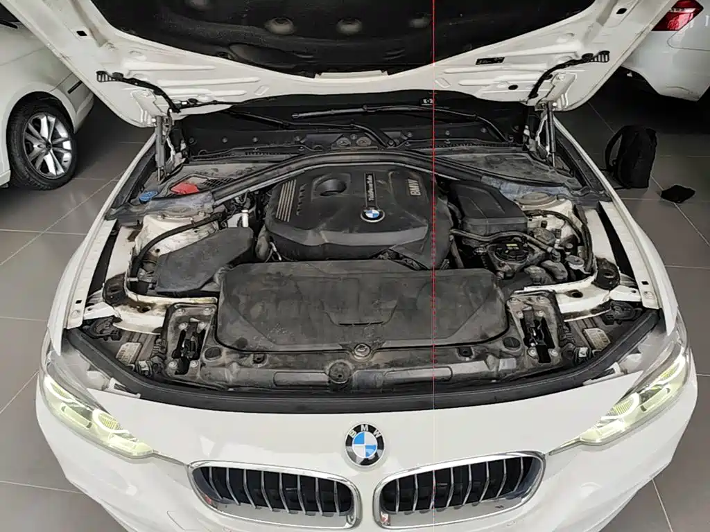 BMW 3 Series 2018 — фото 20