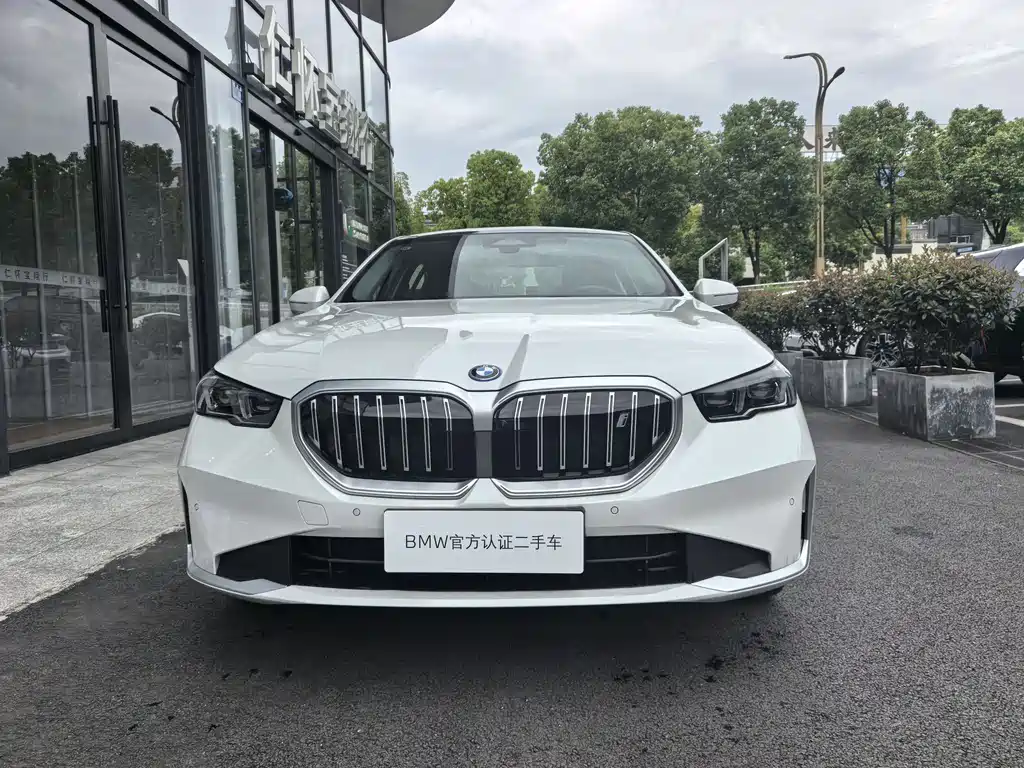 BMW i5 2025 — фото 2