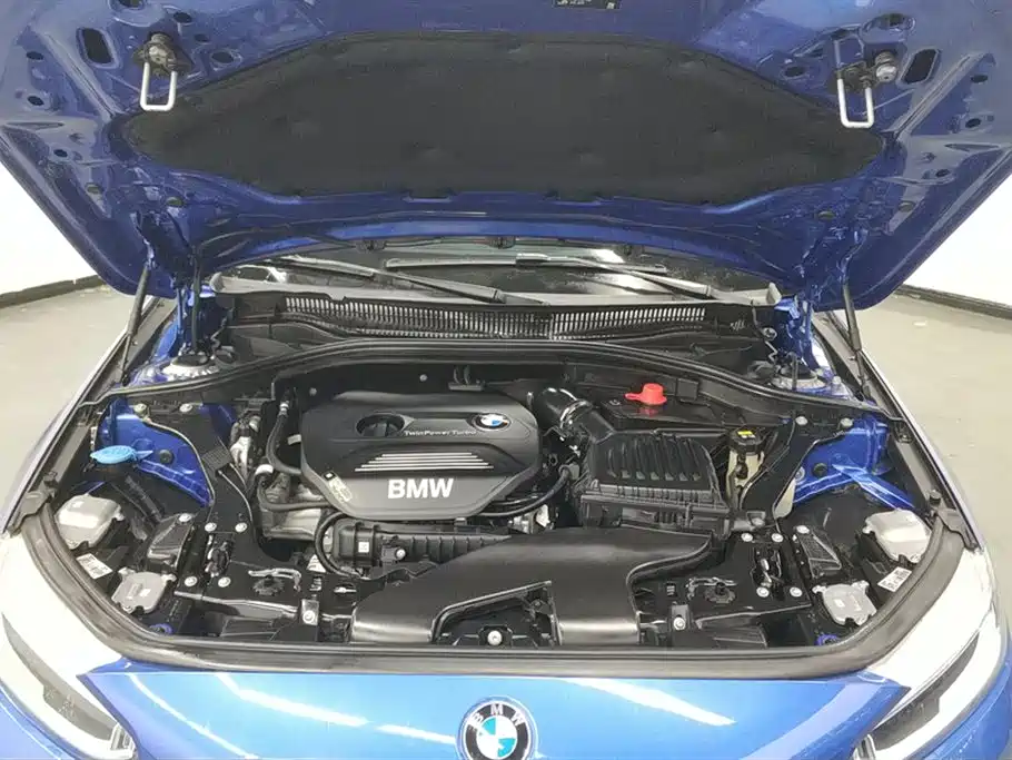 BMW 1 Series 2018 — фото 10