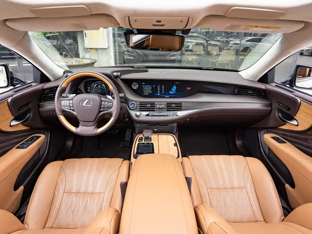 Lexus LS 2020 — фото 13