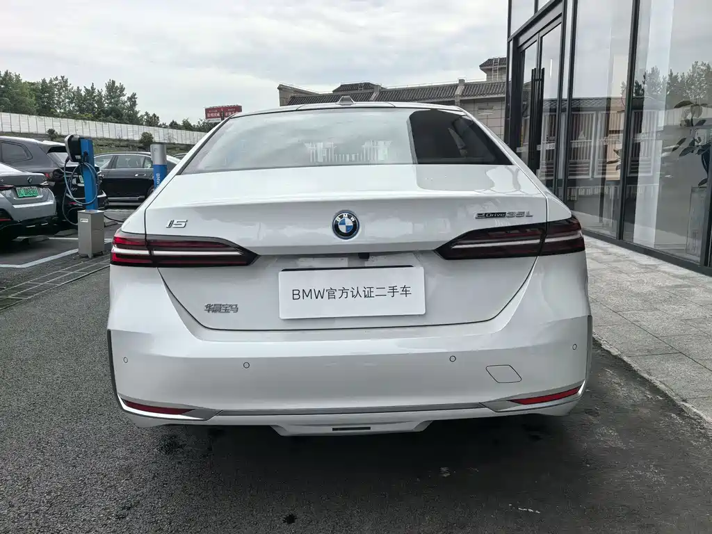 BMW i5 2025 — фото 6