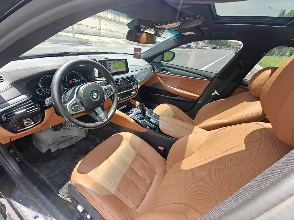 BMW 5 Series 2018 — фото 19