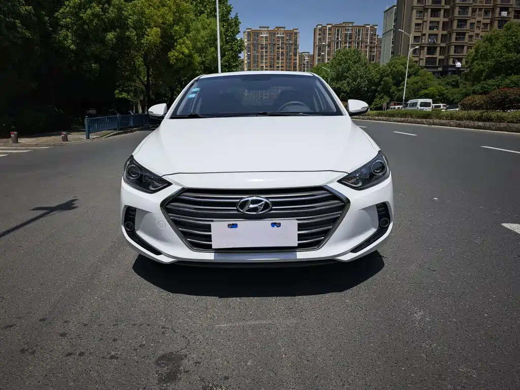 Hyundai Elantra 2016 — фото 2