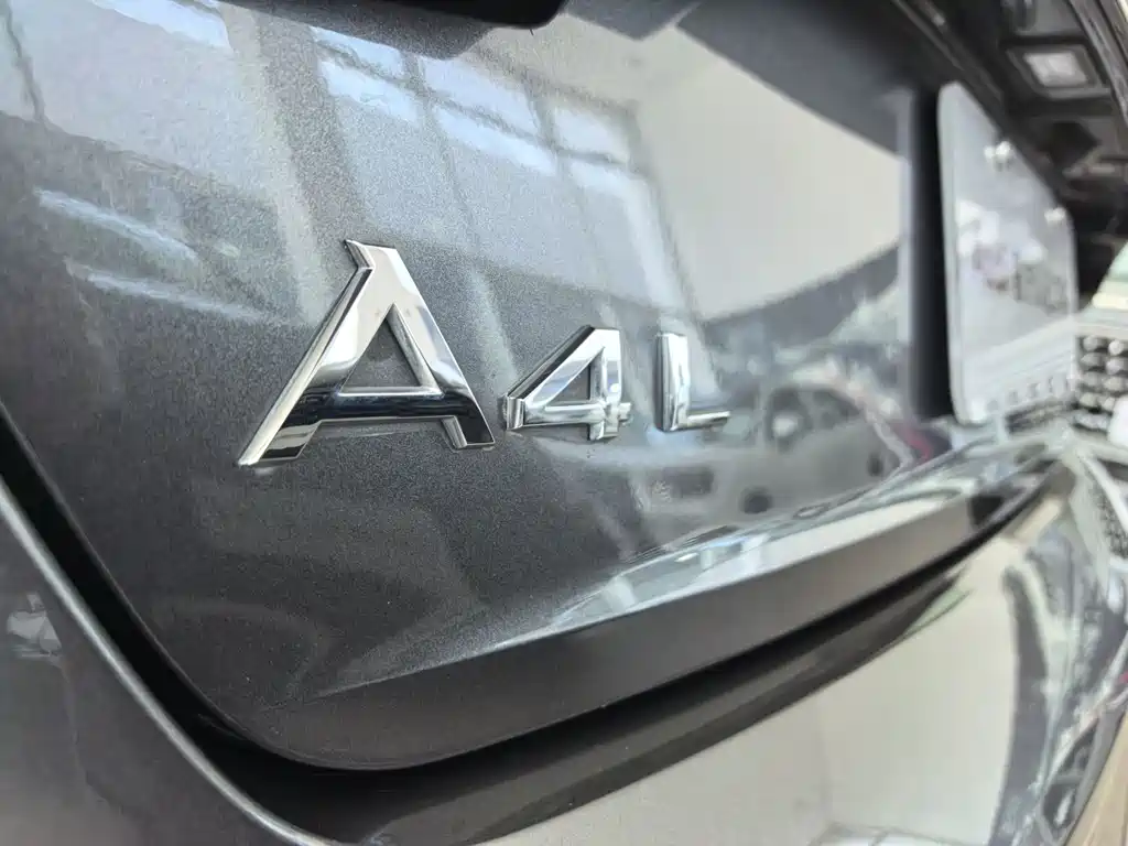 Audi A4L 2025 — фото 15