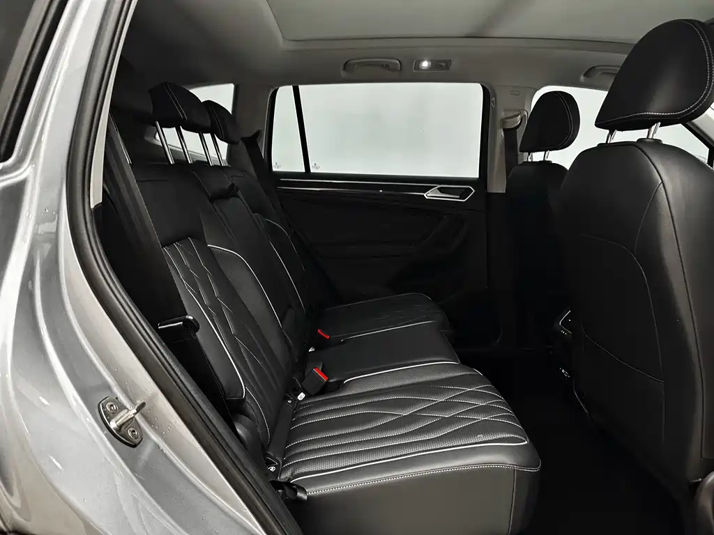 Volkswagen Tiguan L 2023 — фото 24
