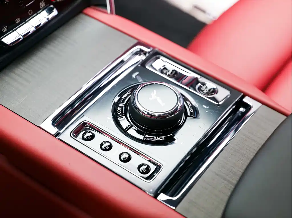 Rolls-Royce Cullinan 2021 — фото 17