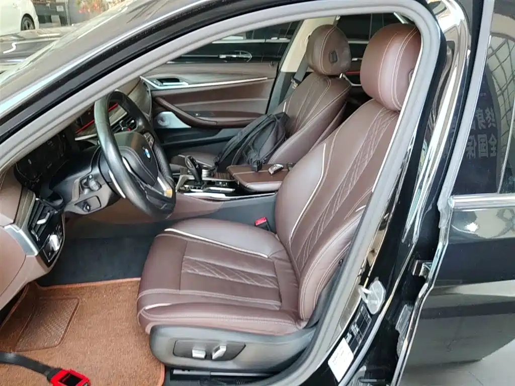 BMW 5 Series 2020 — фото 15