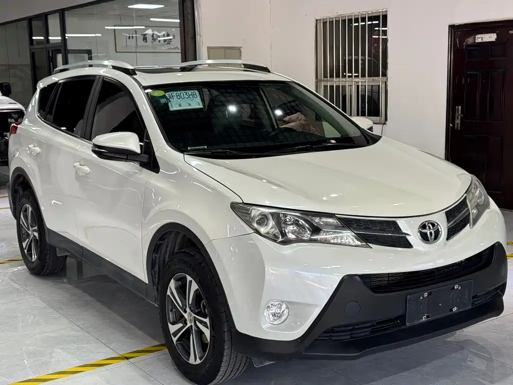 Toyota RAV4 2015 — фото 2