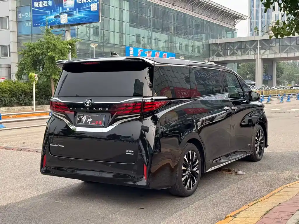 Toyota Alphard 2024 — фото 9