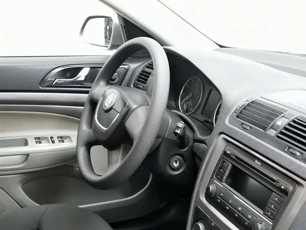 Skoda Octavia 2012 — фото 22