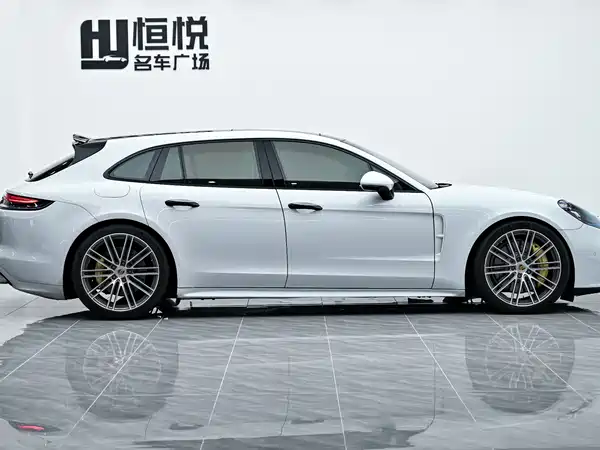Porsche Panamera 2021