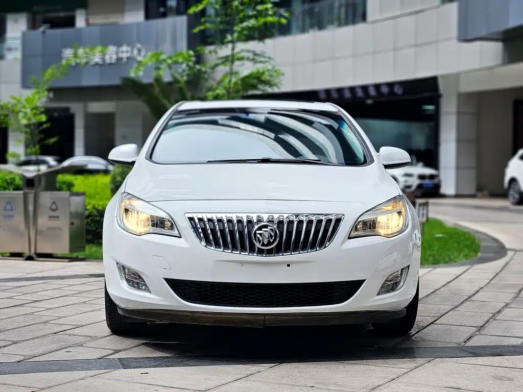 Buick Excelle 2014 — фото 2