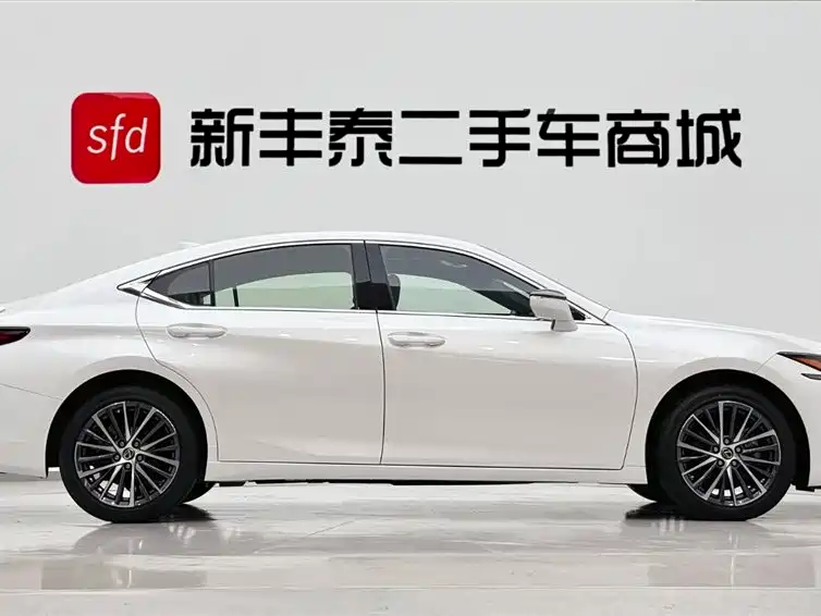 Lexus ES 2023