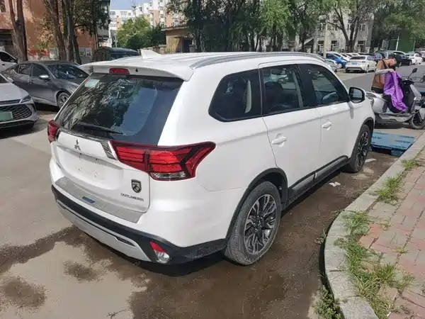 Mitsubishi Outlander 2020