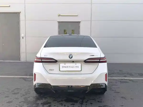 BMW i5 2026
