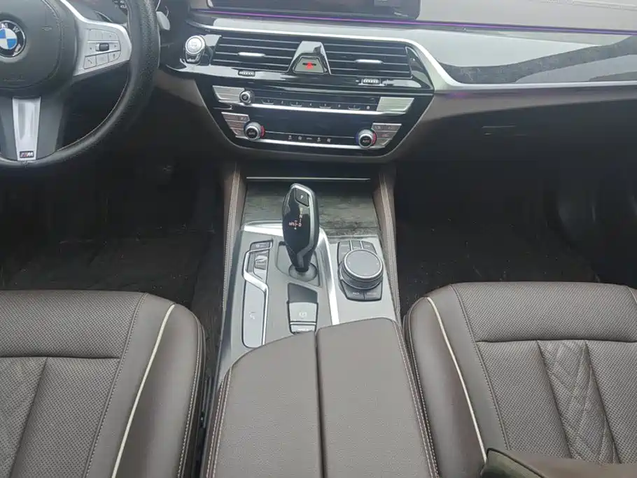 BMW 5 Series 2023 — фото 16