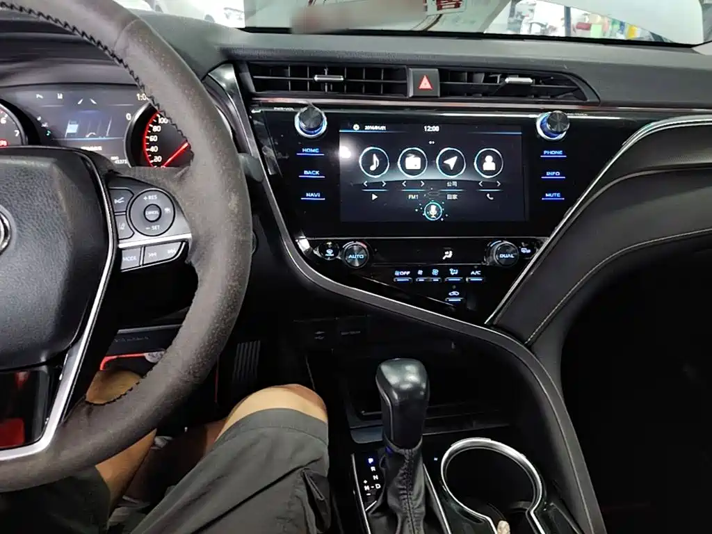 Toyota Camry 2021 — фото 10