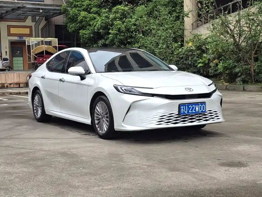 Toyota Camry 2025 — фото 3