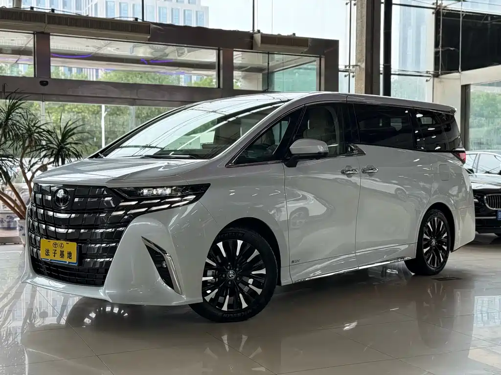 Toyota Alphard 2024 — фото 1