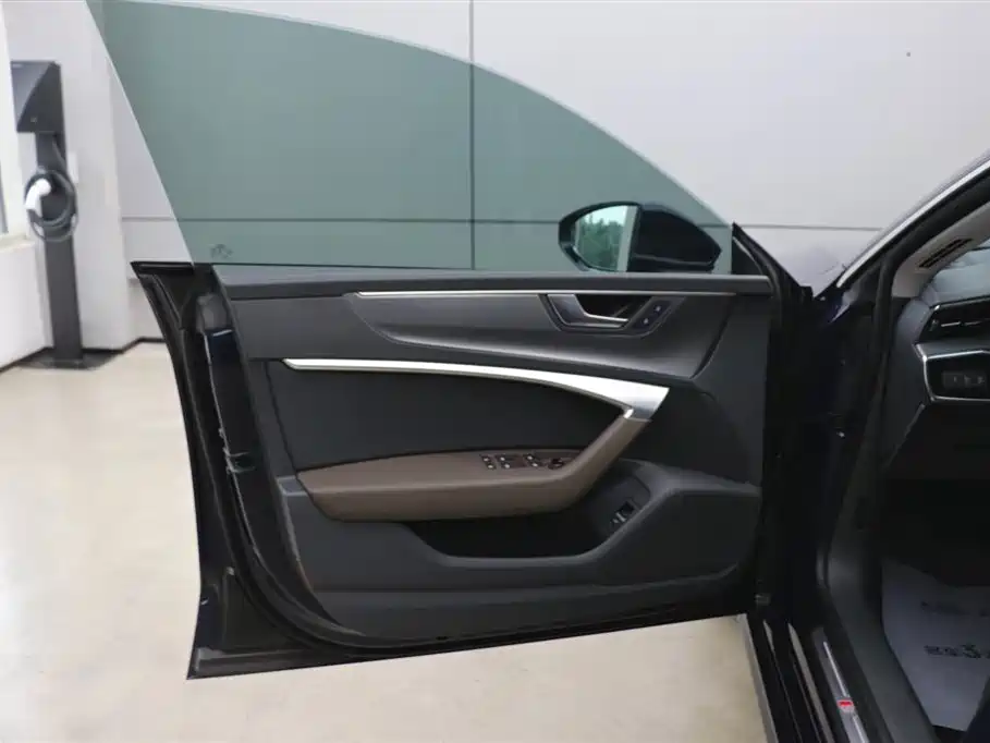 Audi A7L 2023 — фото 10