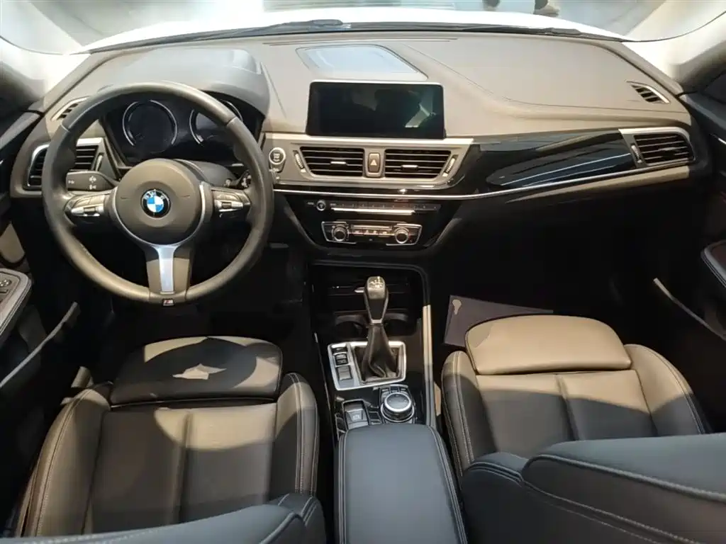 BMW 1 Series 2019 — фото 10