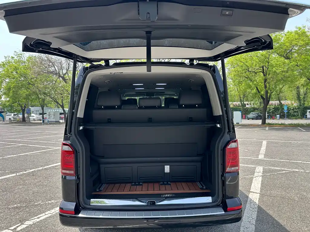Volkswagen Multivan 2018 — фото 19