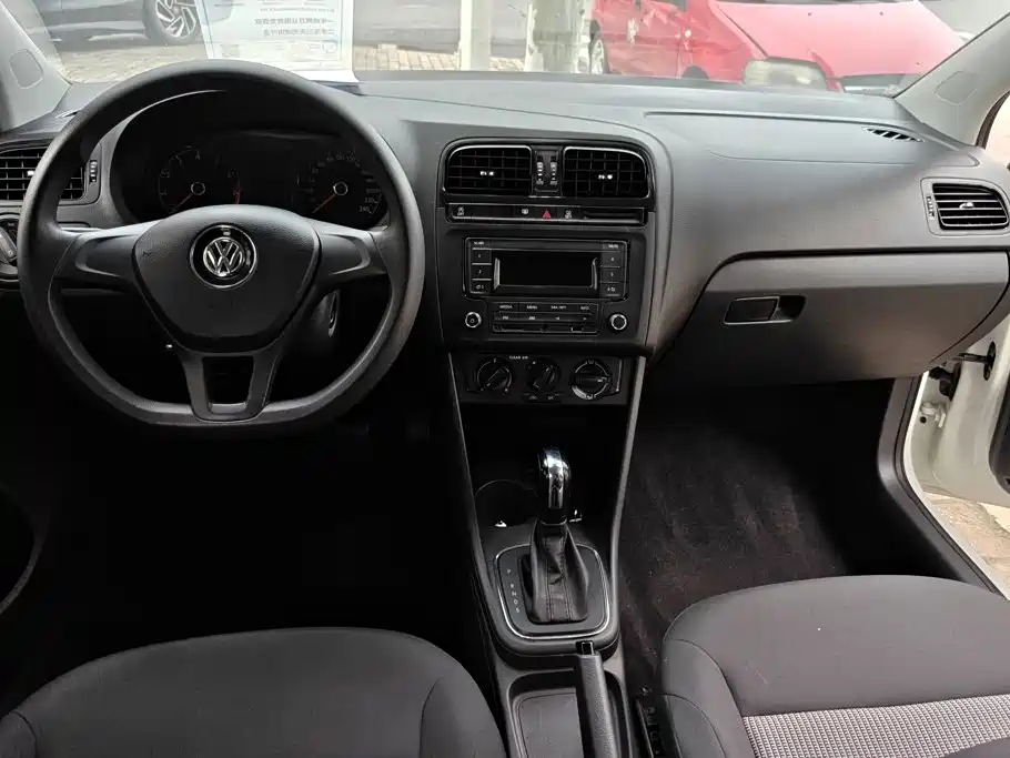 Volkswagen Polo 2018 — фото 12
