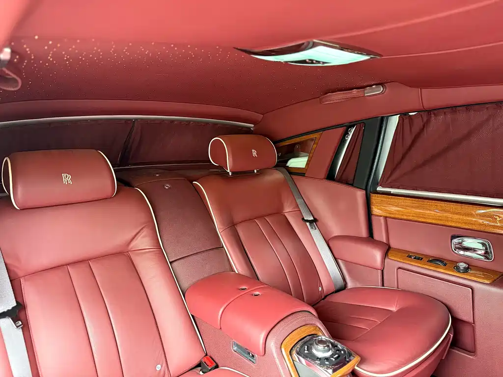 Rolls-Royce Phantom 2015 — фото 24