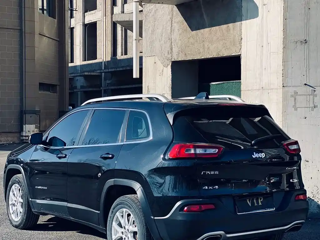 Jeep Cherokee 2016 — фото 13