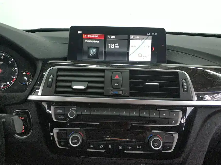BMW 3 Series 2018 — фото 13