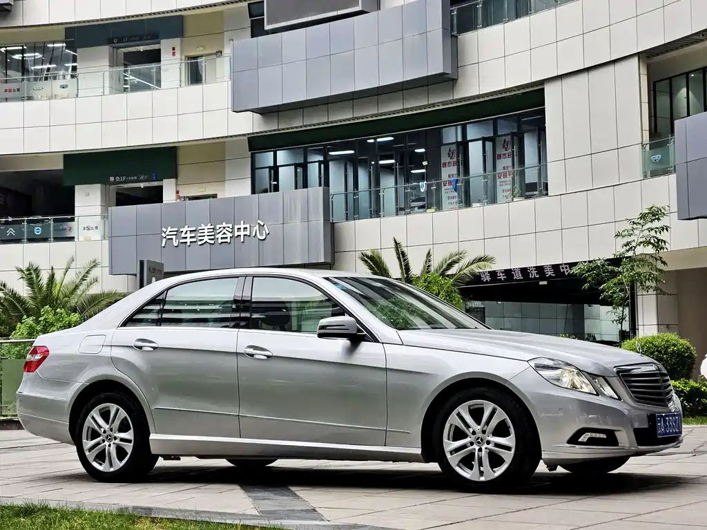 Mercedes-Benz E-Class 2010 — фото 3