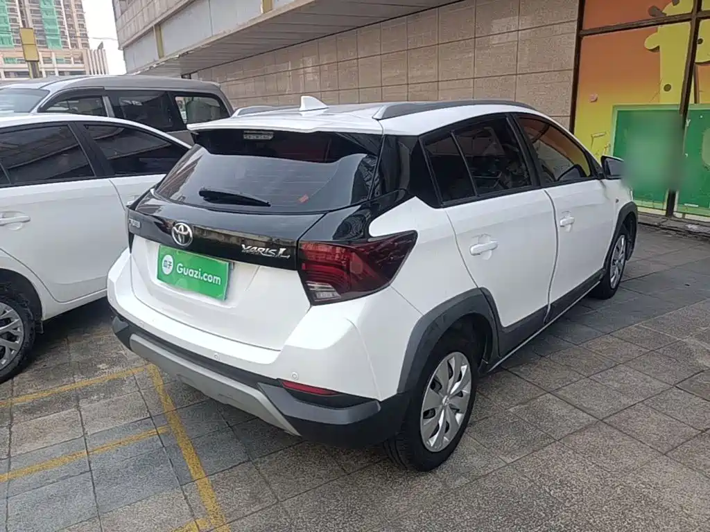 Toyota Yaris L 2022