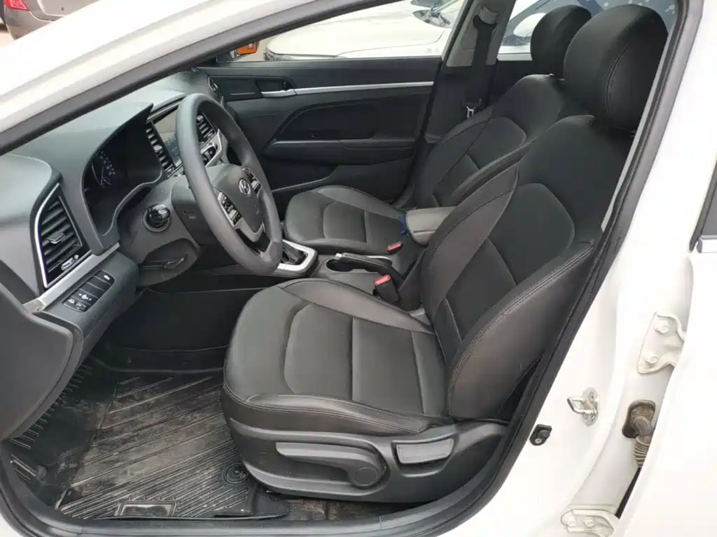 Hyundai Elantra 2019 — фото 15