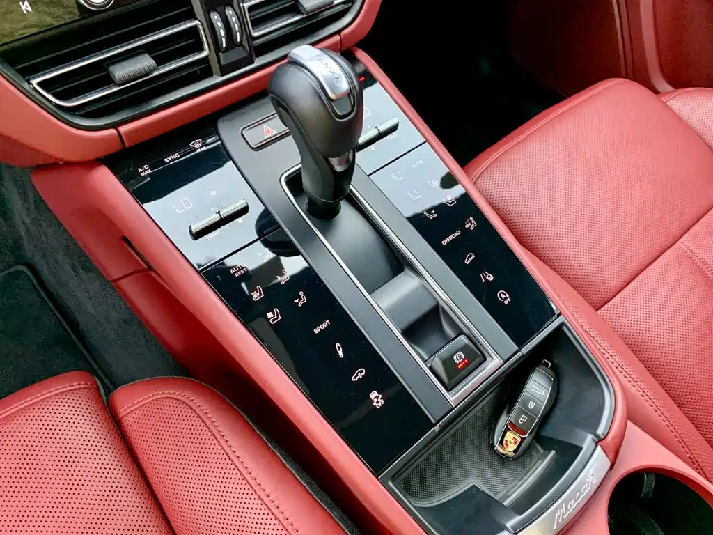 Porsche Macan 2024 — фото 23