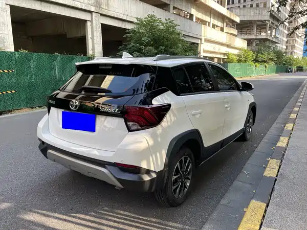 Toyota Yaris L 2022