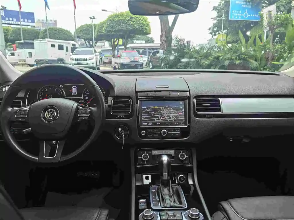 Volkswagen Touareg 2018 — фото 10