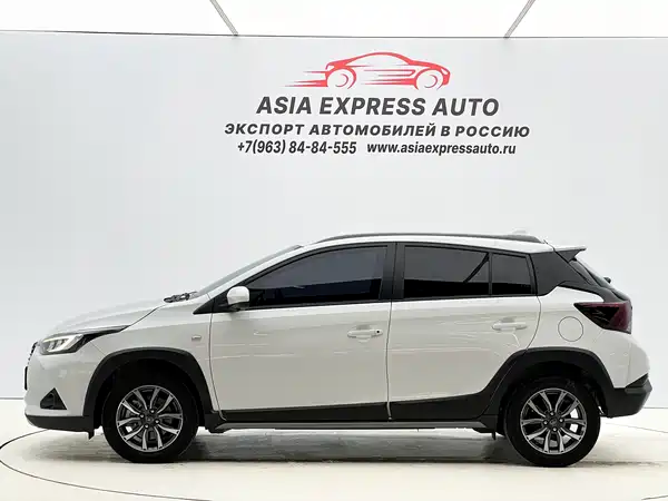 Toyota Yaris L 2021