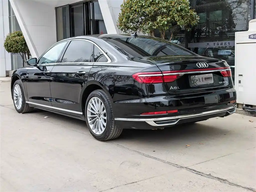 Audi A8 2021 — фото 3