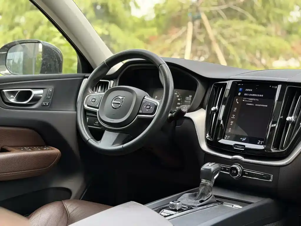 Volvo XC60 2020 — фото 19