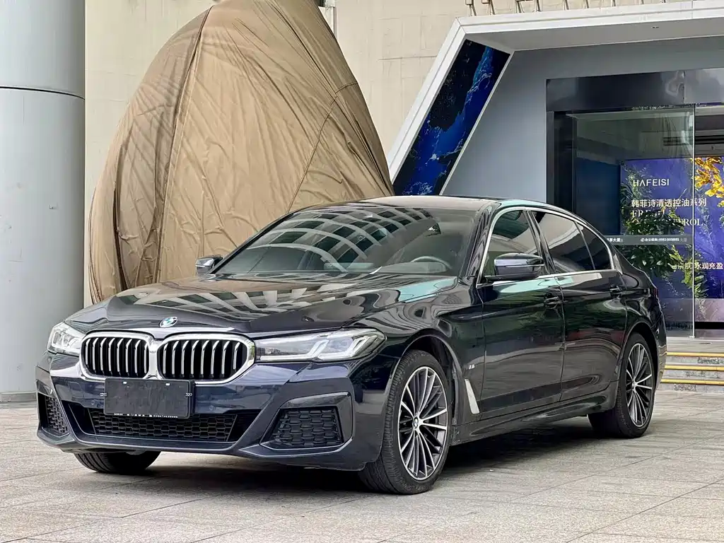 BMW 5 Series 2022 — фото 1